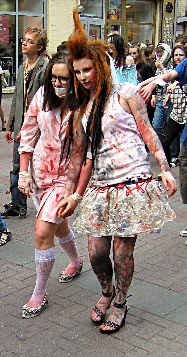 Мы с Тамарой ходим парой на зомби-парад в Москве