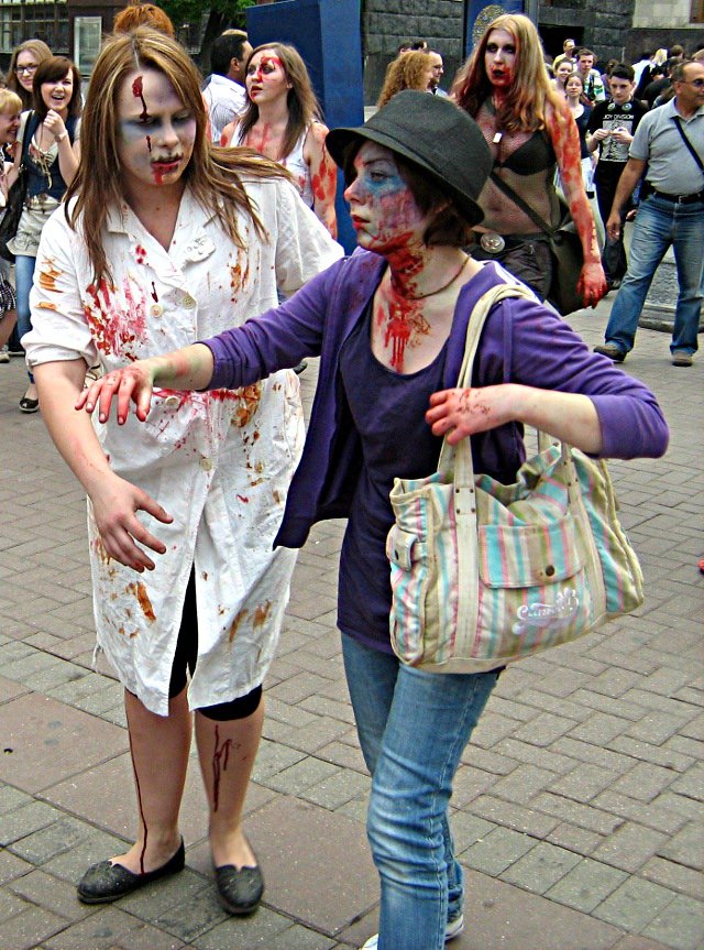 Зомби-парад 2010: Дорогая, у тебя в сумке нет немножечко мяса?